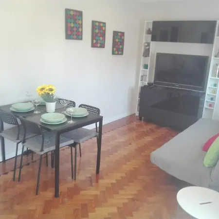 Appartement Lisbon 1 *